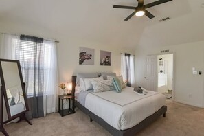 3 bedrooms, desk, iron/ironing board, free WiFi