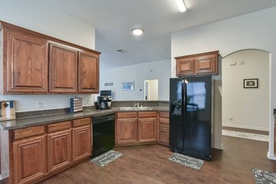 ★ Modern Sports Theme Getaway near AT&T & BLD★