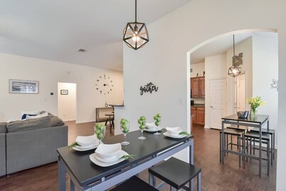 ★ Modern Sports Theme Getaway near AT&T & BLD★