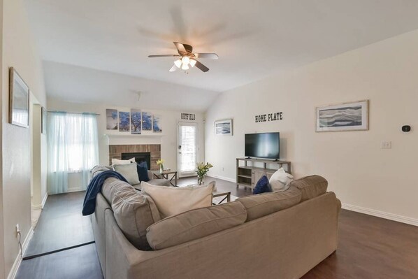 Smart TV, fireplace, Netflix, table football