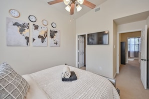 2 bedrooms, desk, iron/ironing board, WiFi