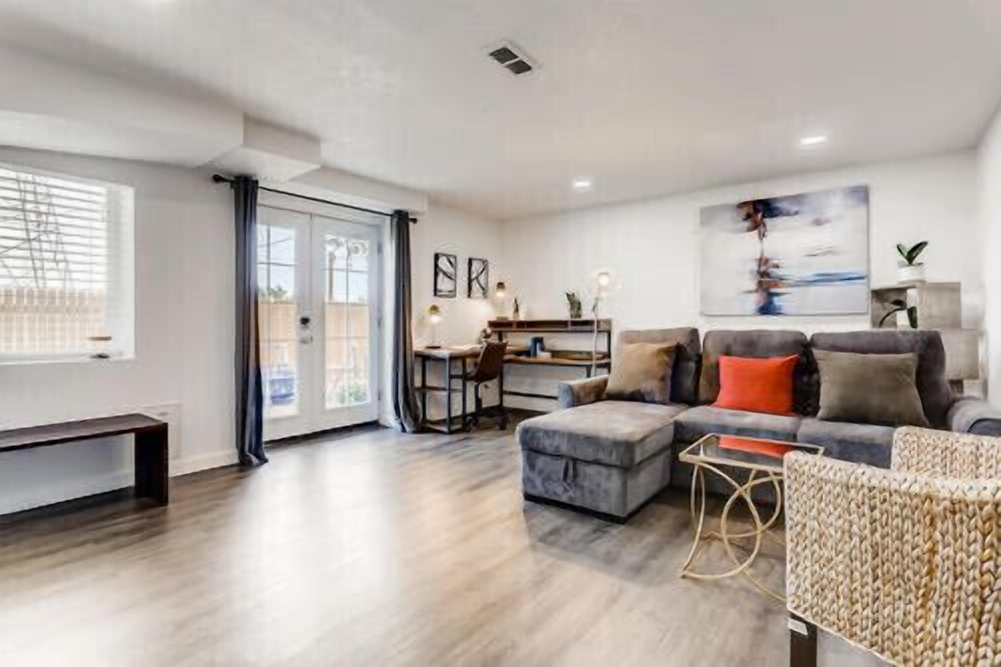 Cozy and modern suite / Dog Friendly / Home Office.!