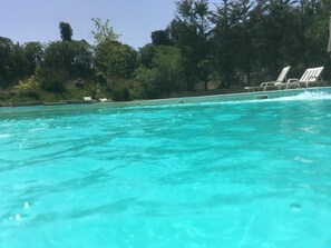 Outdoor pool, sun loungers - Hotel Rural Quinta do Juncal (Peniche)