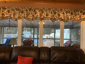 Smart TV, fireplace, DVD player, books