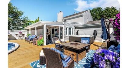 Spacious Saratoga Getaway for Families & Friends with pool/hot tub. Sleeps 8.
