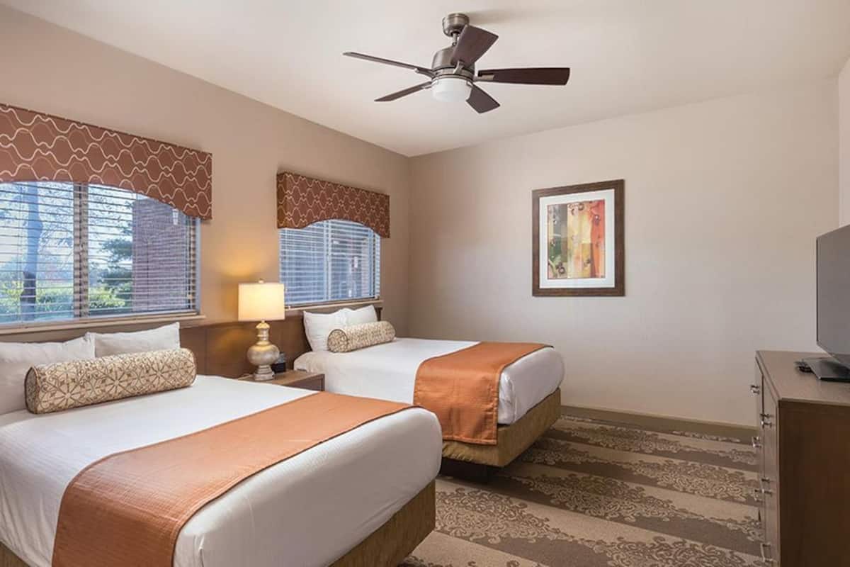 2 bedrooms, iron/ironing board, internet, bed sheets