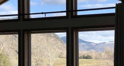 3BR/2BTH on the bank of Yellowstone River