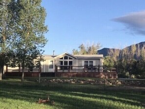 Exterior - 3BR/2BTH on the bank of Yellowstone River (Gardiner)