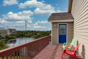 Property grounds - Honzie's Hideaway: Oceanside, Shared Pool, Pickleball (Nags Head)