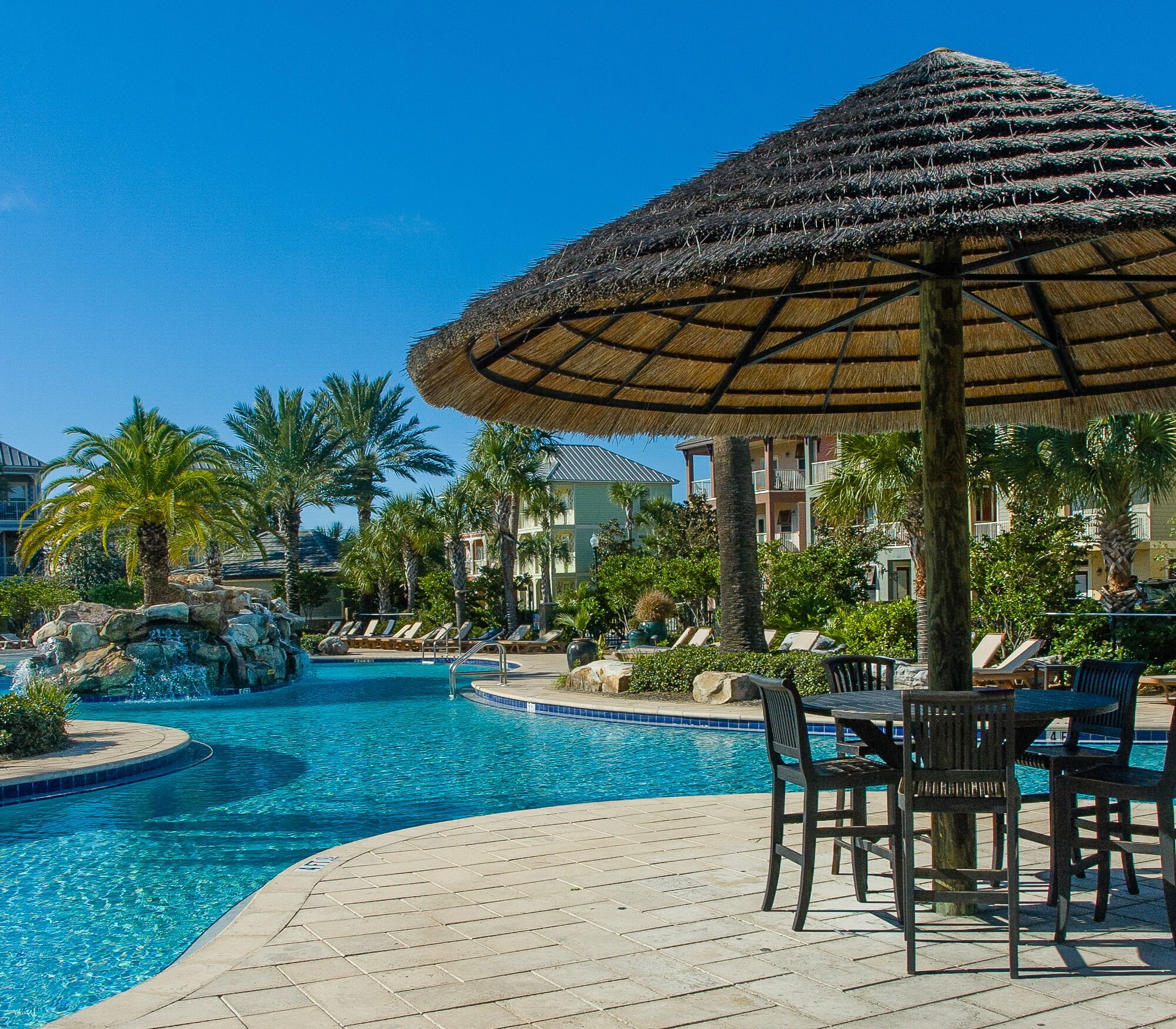 Alberca al aire libre y alberca climatizada