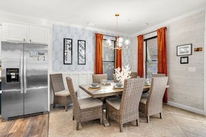 Dining - Best Lagoon Pool View in Destin • Walk to the Beach • Spacious Stay (Destin)