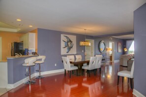 Appartamento, 4 camere da letto | Soggiorno | TV a schermo piatto 42 pollici con canali via cavo, TV