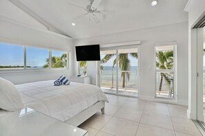 5 bedrooms, desk, iron/ironing board, travel crib