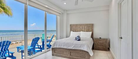 5 Schlafzimmer, Schreibtisch, Bügeleisen/Bügelbrett, Reisekinderbett