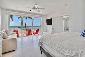 5 habitaciones, escritorio y tabla de planchar con plancha