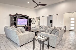 Smart TV, fireplace, ping pong