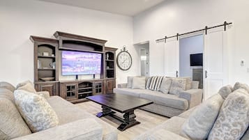 Smart TV, fireplace, table tennis