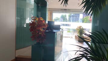 Quầy tiếp tân