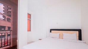 Deluxe Room | Free WiFi, bed sheets - Ancol Homestay (Jakarta)
