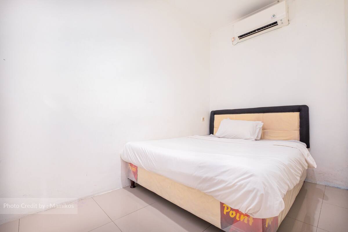 Standard Room, 1 Queen Bed | Free WiFi, bed sheets
