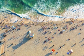 Beach nearby, sun-loungers