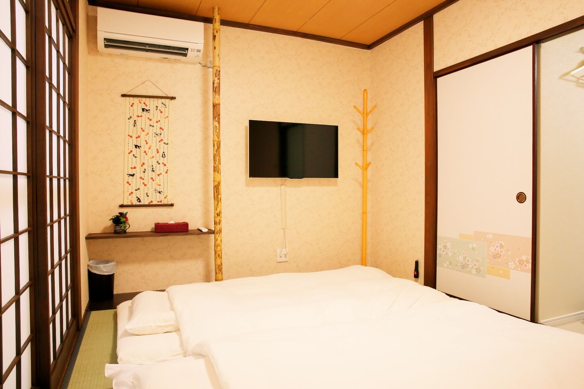 2 室のベッドルーム、デスク、アイロン / アイロン台、WiFi (無料)