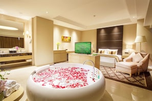 1 bedroom, soundproofing, free WiFi, bed sheets - Holiday Inn Foshan Nanhai Central by IHG (Foshan)