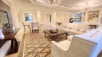 Suite, 1 King Bed (Living, Dining, Meeting) | 1 bedroom, soundproofing, free WiFi, bed sheets