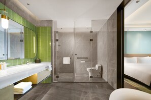 Shower, rainfall showerhead - Holiday Inn Foshan Nanhai Central by IHG (Foshan)