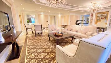 Suite, 1 King Bed (Living, Dining, Meeting)