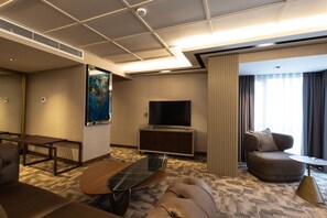 Minibar, in-room safe, desk, laptop workspace - Tonight Hotel Port (Istanbul)