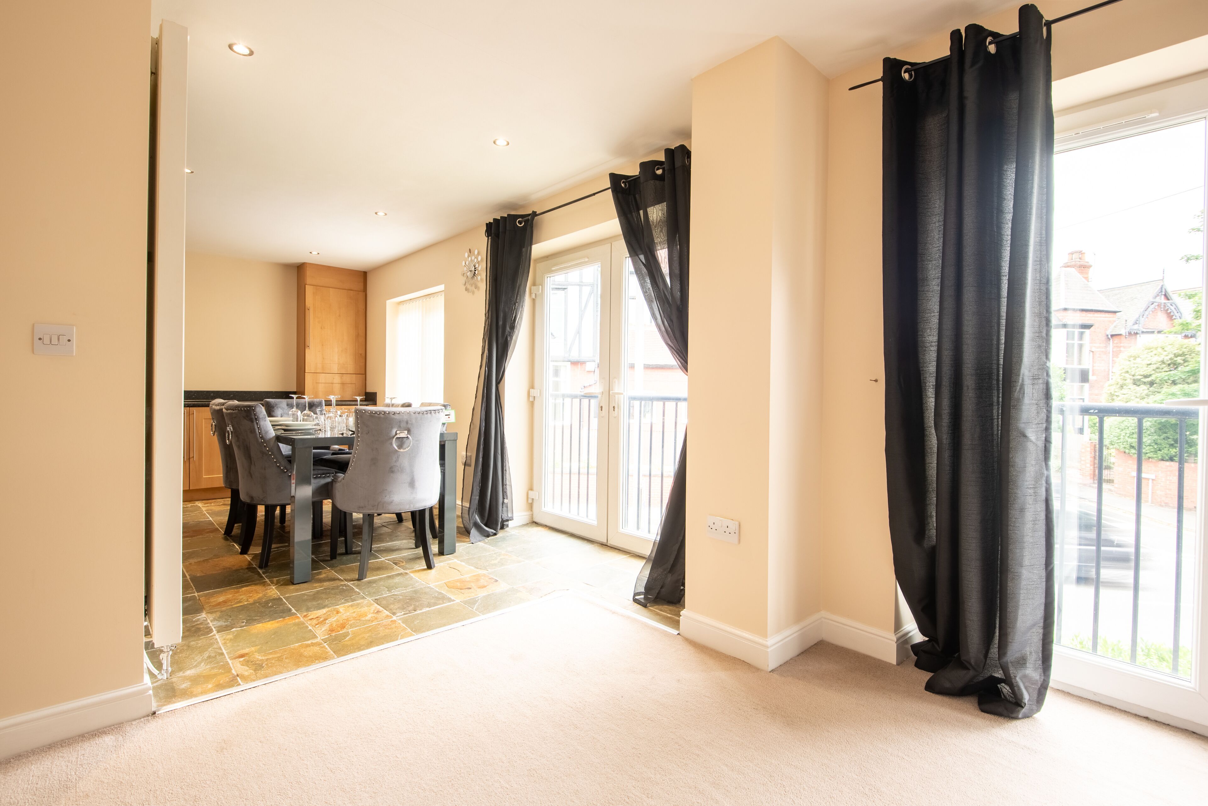 Panoramic Apartment, Private Bathroom | Restaurant