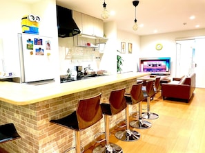 冰箱、微波炉、炉灶、厨具/餐具