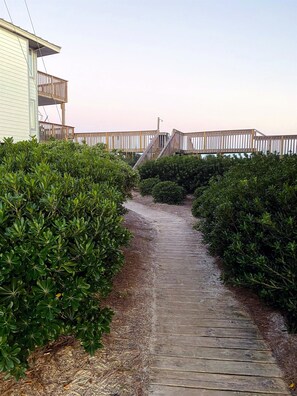 Property grounds - Waterfront Home - Put Your Feet In the Sand + Kayaks, SUP's, & Boat Dock (Topsail Beach)