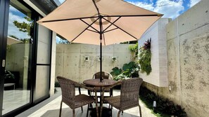 Outdoor dining - Bosoa Lodge (Ishigaki)