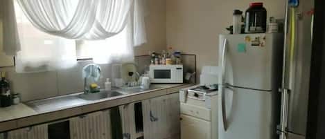 Microwave, dishwasher, coffee/tea maker, blender