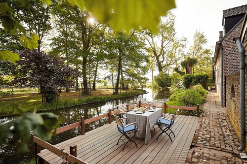 Exclusive vacation villa next to castle d'Erp with spacious private garden and barrel sauna