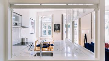 Refrigerador, microondas, horno, placa de cocina