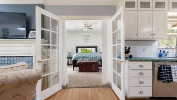 4 bedrooms, desk, iron/ironing board, travel crib
