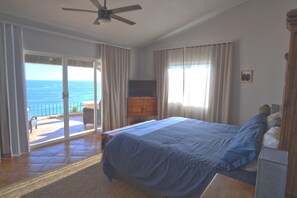 5 bedrooms, iron/ironing board, WiFi, bed sheets