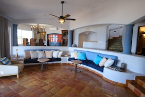 Smart TV, fireplace, books, stereo