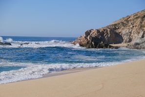 Beach nearby, sun-loungers, beach towels
