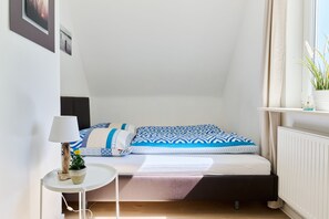 2 bedrooms, iron/ironing board, WiFi