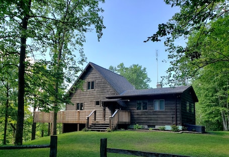 Exterior. The North Forty Cabin Retreat, private place for families, 30 min. from Bemidji