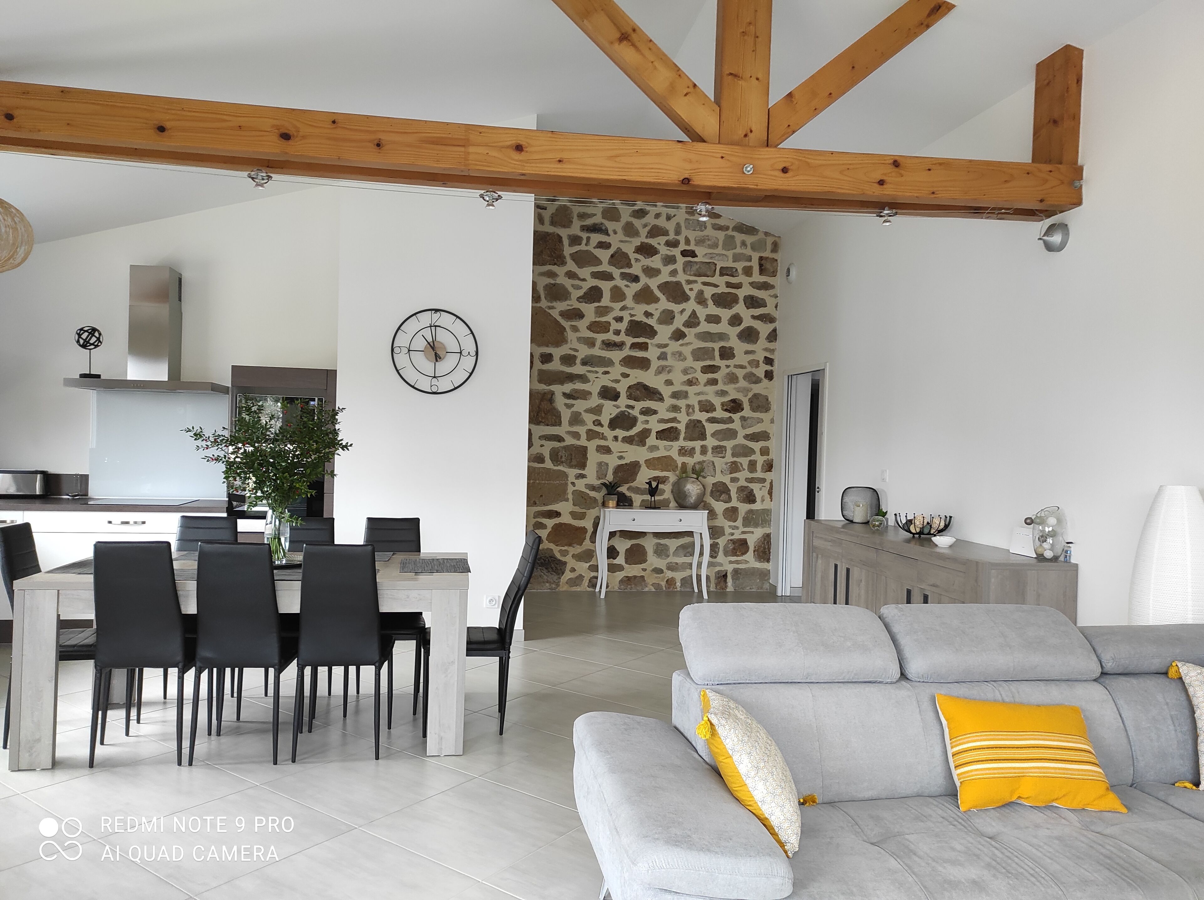 Smart TV, books, offices