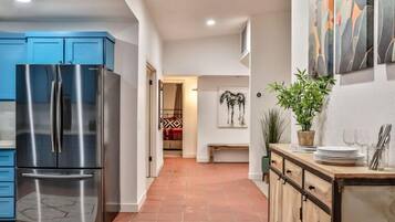 Nhà | Bếp riêng | Tủ lạnh, lò vi sóng, lò nướng, máy rửa bát