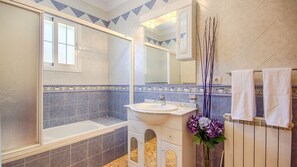 Baignoire, serviettes fournies