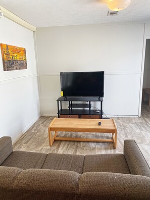 Flat-screen TV - Ibex  Workforce Housing (Gardendale)