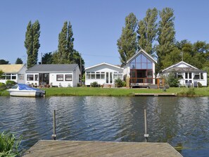 Exterior - 2 bedroom accommodation in Surfleet (Surfleet)