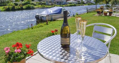 2 bedroom accommodation in Surfleet